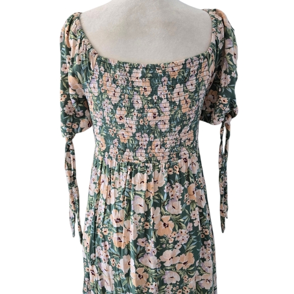 American Eagle  Off Shoulder Floral Smocked Cotton Sundress Sze Medium - Picture 7 of 9